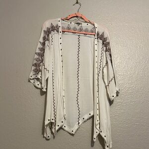 Gimmicks by BKE Cream and Brown Kimono